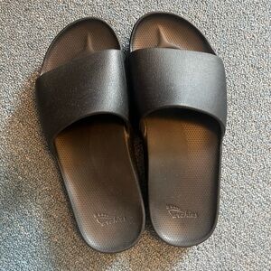 Archie’s slides women’s size 9 men’s size 8